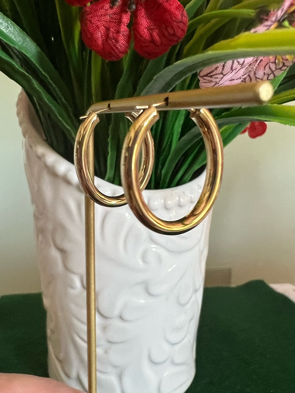 14k Yellow Gold Classic Oval Hoop Earrings